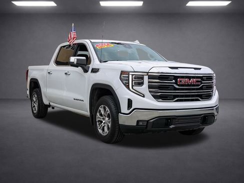 Used 2024 GMC Sierra 1500 SLT image 2