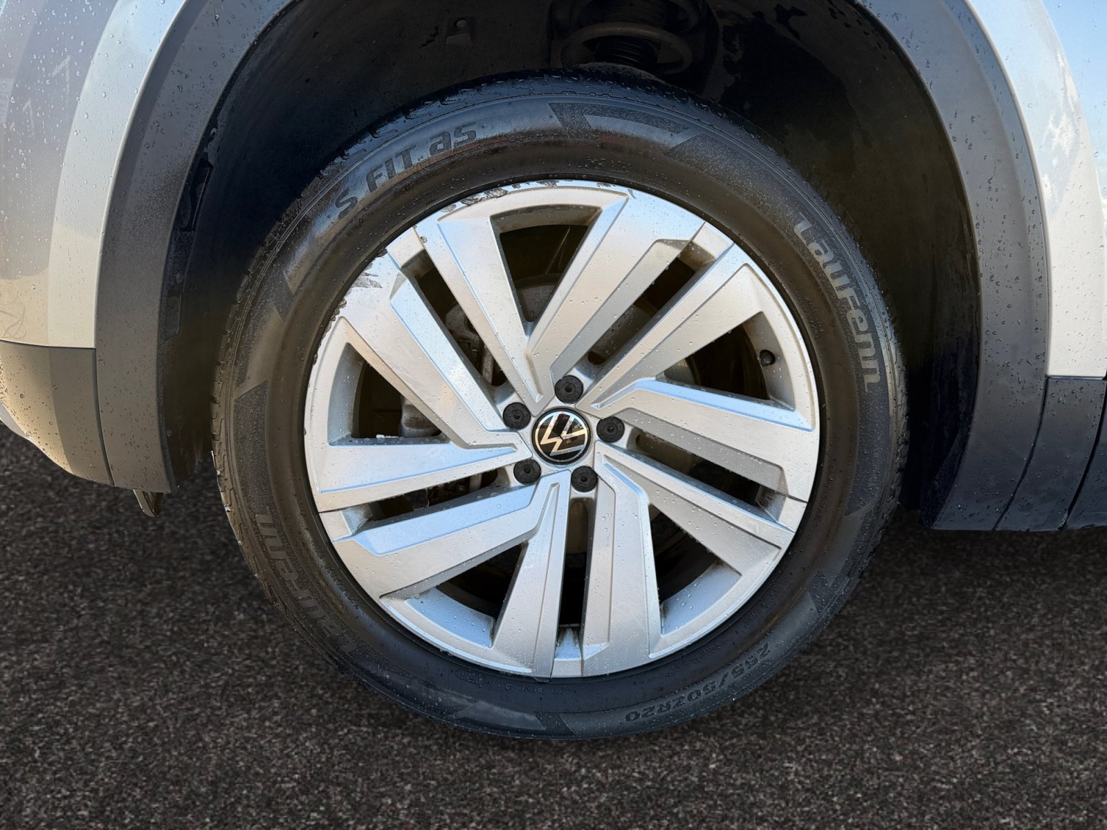 Used 2021 Volkswagen Atlas SEL AWD/4WD image 14