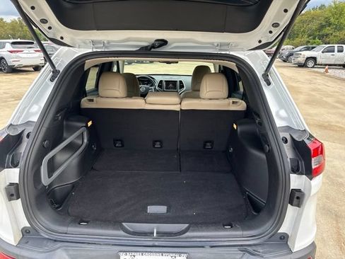 Used 2016 Jeep Cherokee Limited FWD image 12