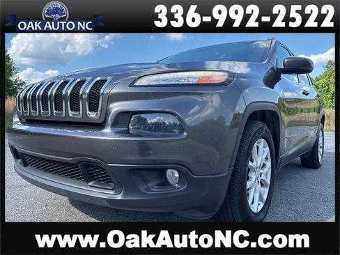 Used 2016 Jeep Cherokee Latitude w/ Safety/Convenience Group FWD image 1