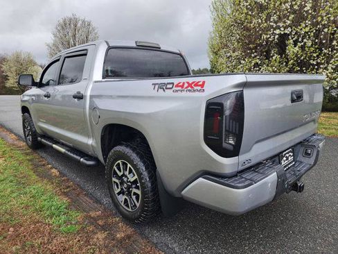 Used 2018 Toyota Tundra SR5 w/ TRD Off Road Package image 8