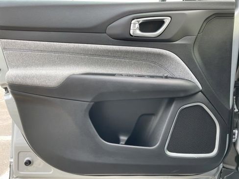 New 2026 Jeep Compass Latitude image 9