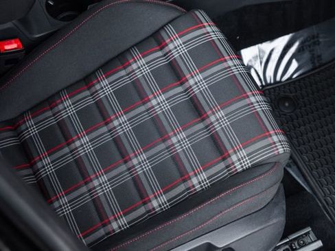 Used 2021 Volkswagen Golf S image 80