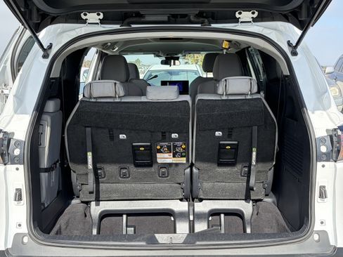 Certified 2025 Toyota Sienna LE FWD image 22