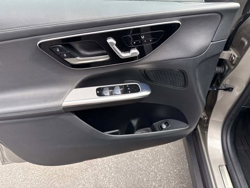 Used 2024 Mercedes-Benz GLC 300 image 19