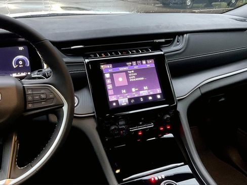 New 2025 Jeep Grand Cherokee L Altitude image 7