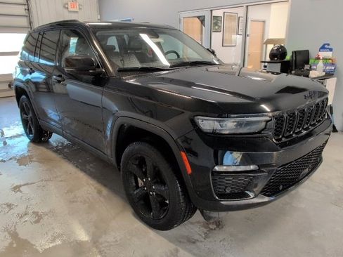 Used 2023 Jeep Grand Cherokee Limited w/ Luxury Tech Group II image 7