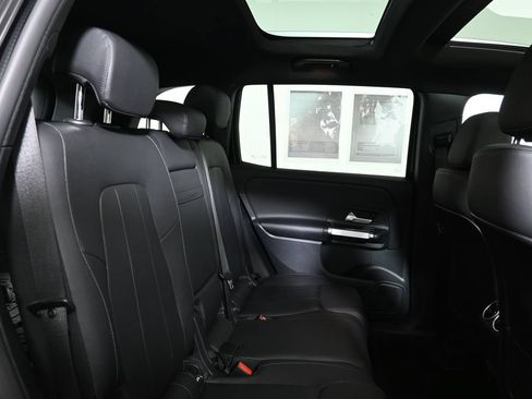 Used 2022 Mercedes-Benz GLB 250 4MATIC image 36