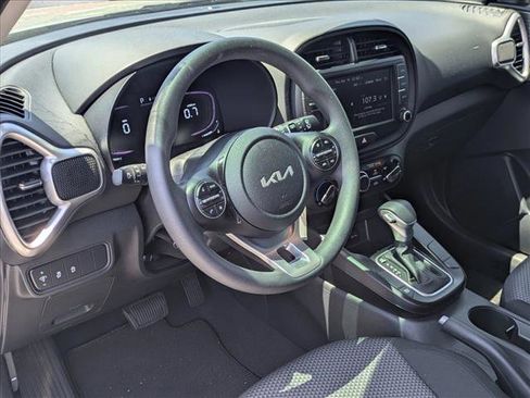 Used 2024 Kia Soul LX w/ Option Group 015 FWD image 9