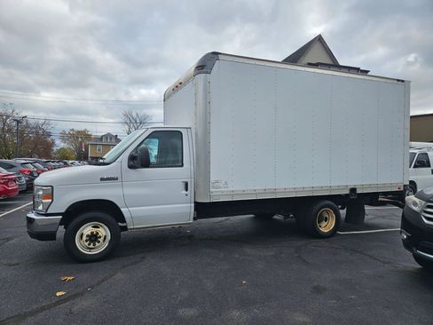 Used 2017 Ford E-350 and Econoline 350 Super Duty w/ Power Windows & Locks Group image 2