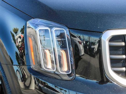 Used 2025 Kia Telluride S FWD image 4