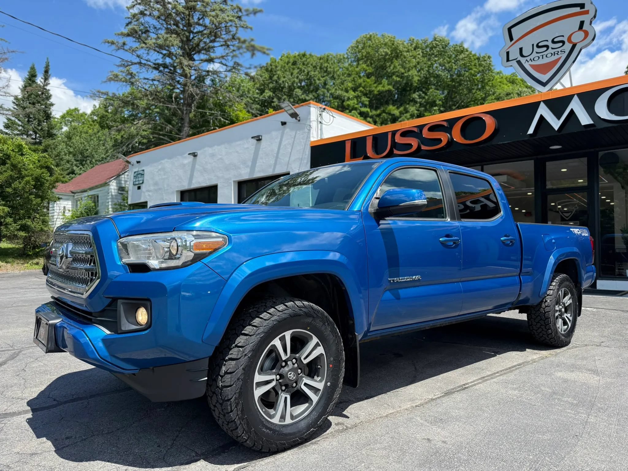 Used 2016 Toyota Tacoma TRD Sport w/ Towing Package AWD/4WD image 3
