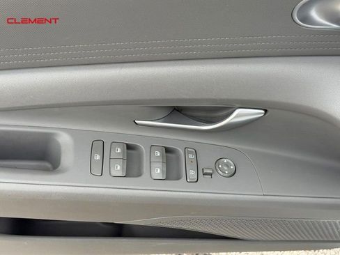 Used 2024 Hyundai Elantra SEL FWD image 17