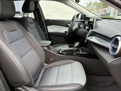 Used 2025 Chevrolet Trax LT w/ LT Convenience Package image 35