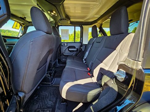 Used 2021 Jeep Wrangler Unlimited Sport AWD/4WD image 30
