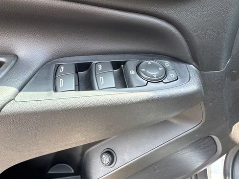 Used 2020 Chevrolet Equinox LT w/ Driver Convenience Package FWD image 9