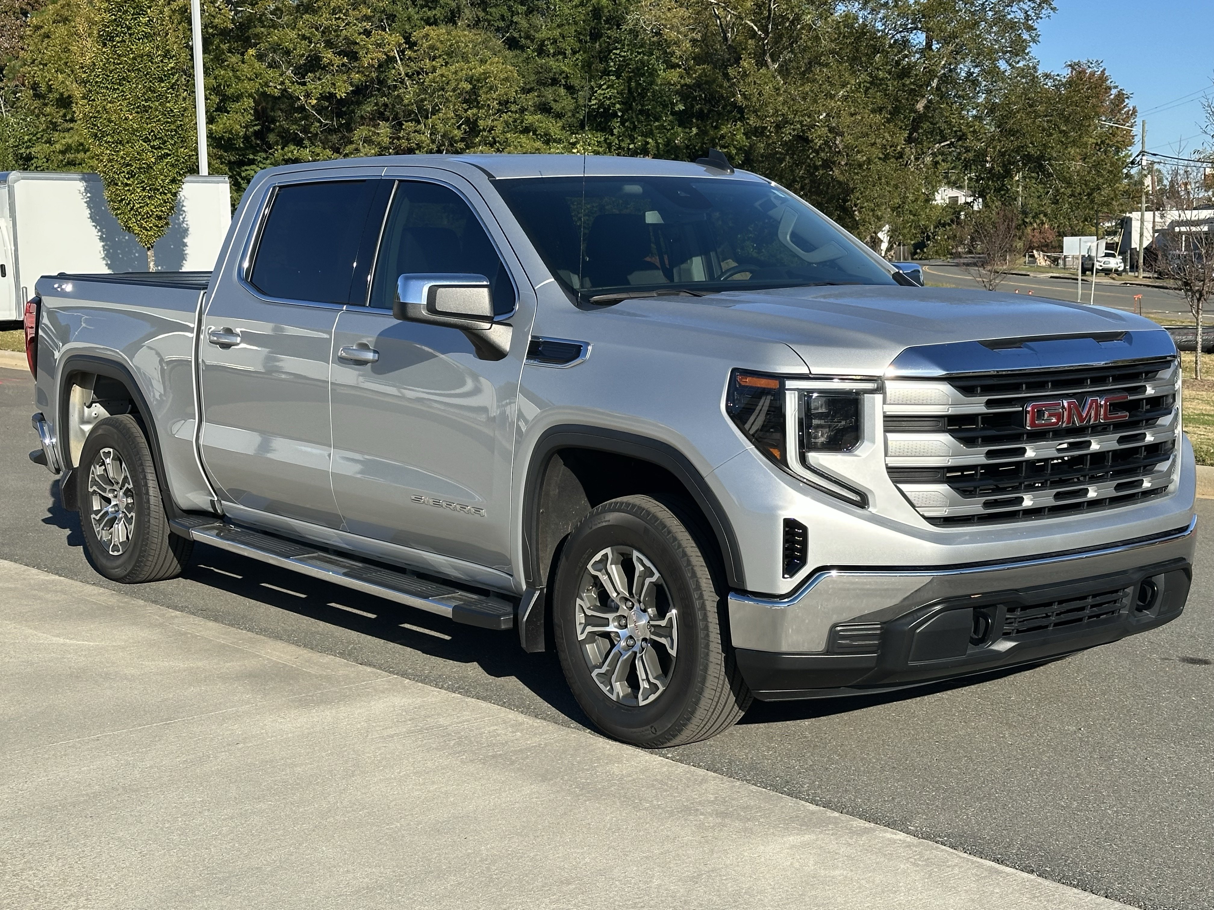 Used 2022 GMC Sierra 1500 SLE AWD/4WD image 1