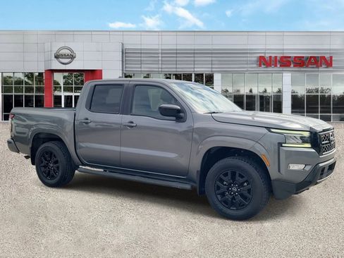 Used 2023 Nissan Frontier SV w/ Midnight Edition Package image 2