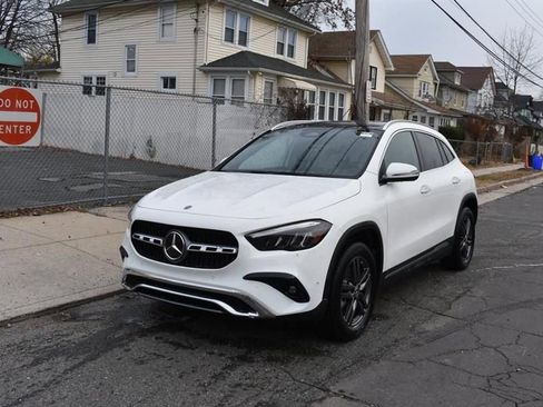 Used 2025 Mercedes-Benz GLA 250 4MATIC image 2