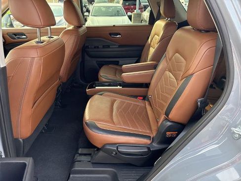 Certified 2023 Nissan Pathfinder Platinum image 10