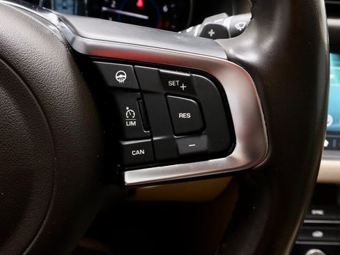 Used 2020 Jaguar XF Prestige image 28