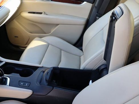 Used 2017 Cadillac XT5 Premium Luxury image 36