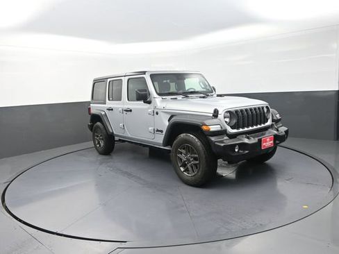 Used 2024 Jeep Wrangler Unlimited Sport AWD/4WD image 29