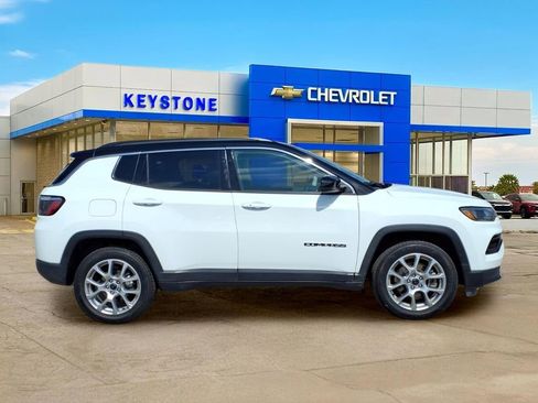 Used 2025 Jeep Compass Limited AWD/4WD image 8