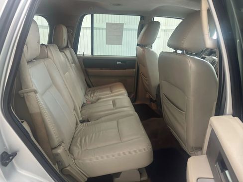 Used 2011 Ford Expedition XLT image 11
