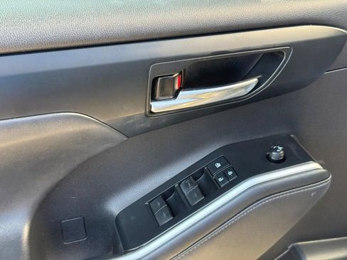 Used 2022 Toyota Highlander XLE FWD image 19