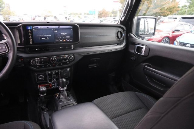 Used 2024 Jeep Wrangler Unlimited Rubicon 4xe AWD/4WD image 25