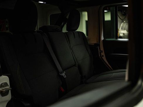 Used 2025 Jeep Wrangler Unlimited Sahara w/ Safety Group image 11