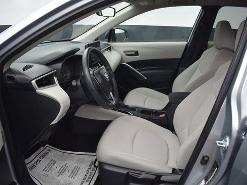 Used 2025 Toyota Corolla Cross LE AWD/4WD image 13
