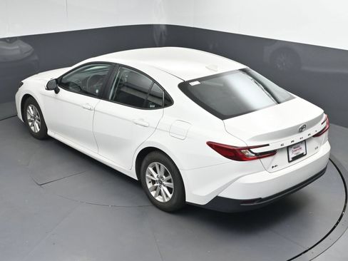 Used 2025 Toyota Camry LE FWD image 34