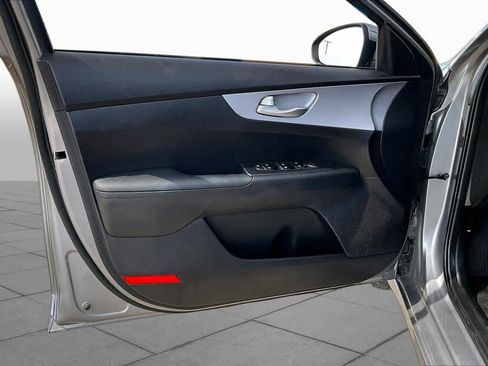 Used 2024 Kia Forte LXS w/ LXS Technology Package FWD image 21
