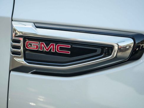 Used 2025 GMC Yukon XL Denali w/ Sun & Power Step Package image 10