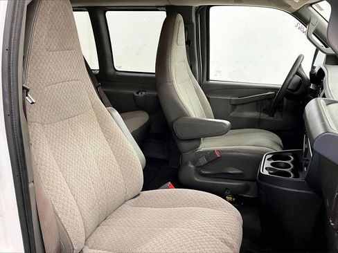 Used 2020 Chevrolet Express 2500 LT w/ LT Preferred Equipment Group image 6