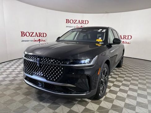 Used 2025 Lincoln Nautilus Premier AWD/4WD image 4
