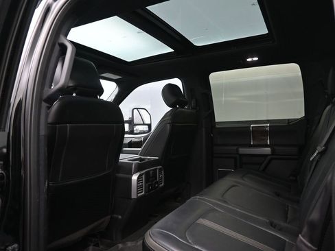 Used 2017 Ford F250 Platinum w/ Platinum Ultimate Package image 2