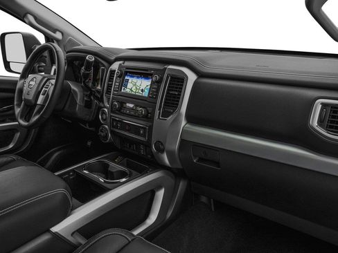 Used 2017 Nissan Titan PRO-4X AWD/4WD image 10