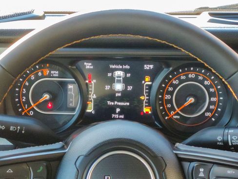 Used 2024 Jeep Gladiator Sport image 7