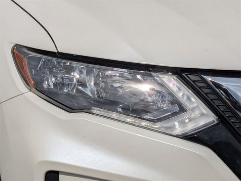 Used 2020 Nissan Rogue SV image 9