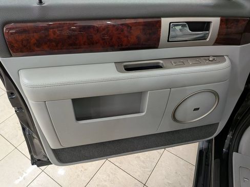 Used 2006 Lincoln Navigator Luxury AWD/4WD image 15