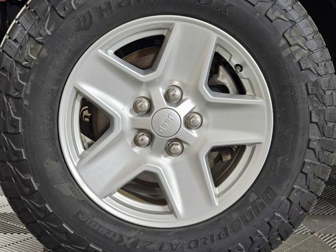 Used 2021 Jeep Gladiator Sport AWD/4WD image 34