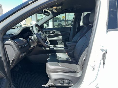 Used 2025 Jeep Compass Trailhawk w/ Trailhawk Elite Group AWD/4WD image 12