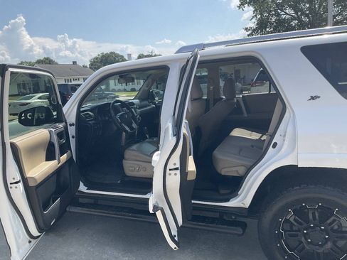 Used 2016 Toyota 4Runner SR5 RWD image 9