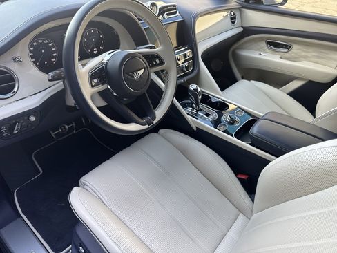 Used 2023 Bentley Bentayga Extended Wheelbase image 14