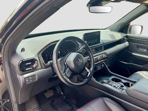 Used 2025 Honda Pilot Black Edition image 9