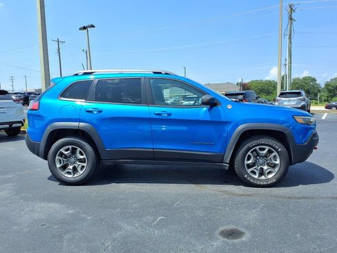 Used 2019 Jeep Cherokee Trailhawk w/ Cold Weather Group AWD/4WD image 2