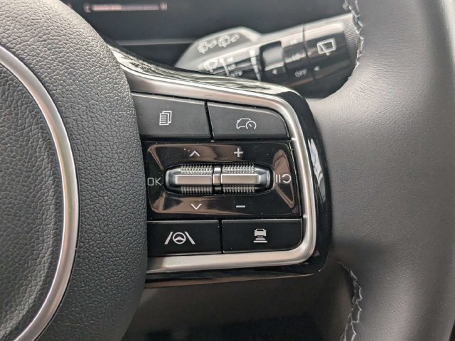 Certified 2026 Kia Carnival LX FWD image 26
